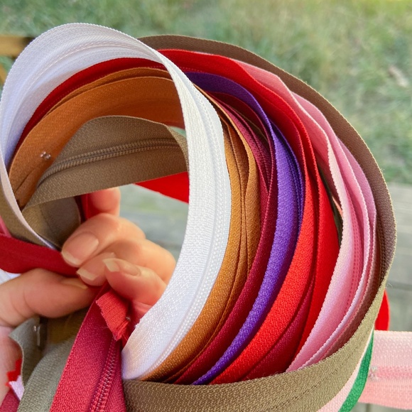23 Zippers Bundle of Plastic Sewing Zippers for Projects. Various Sizes/Colors - Picture 9 of 11